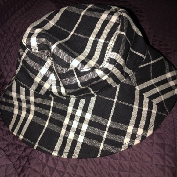 Burberry bucket hat size S UNISEX NWOTags - Picture 1 of 4